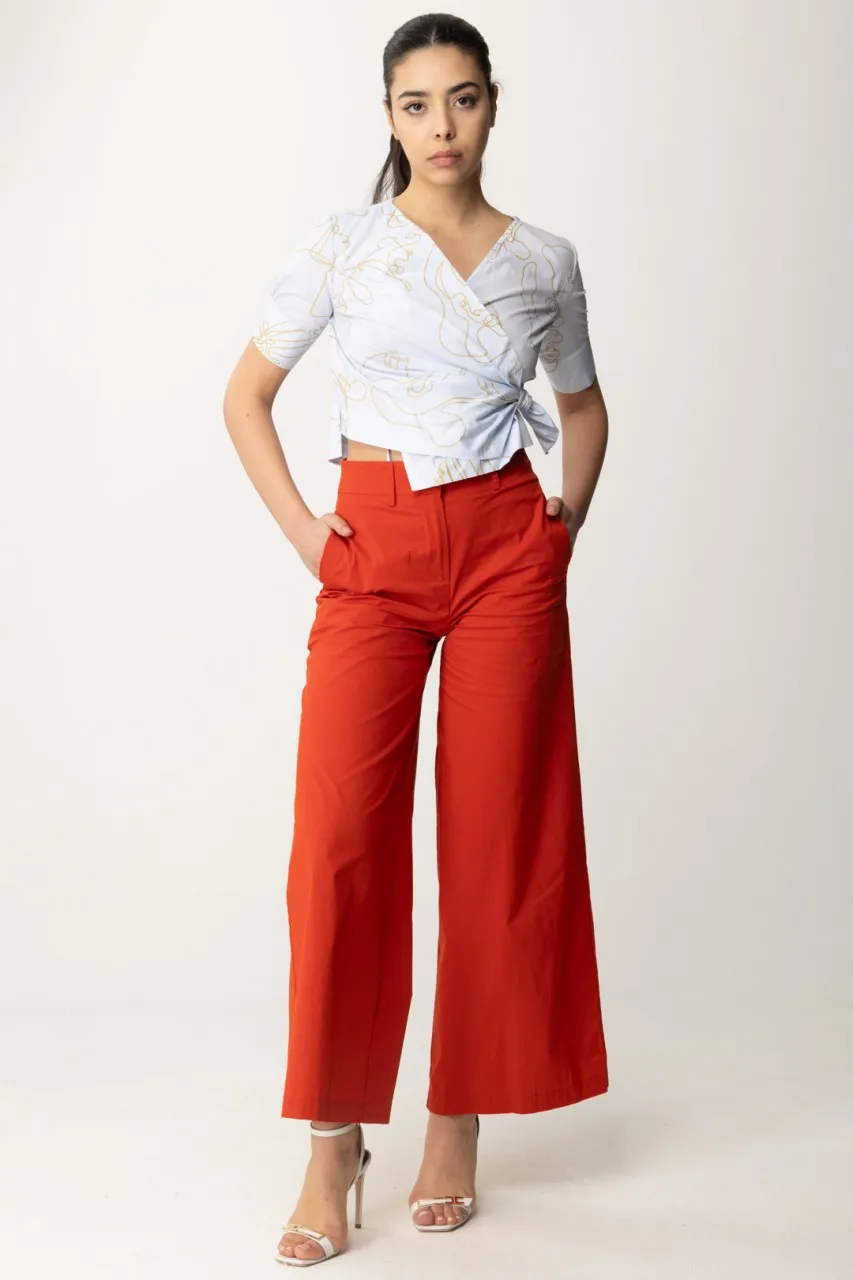 Camicia crop con nodo frontale e disegni floreale GLASS-ORO