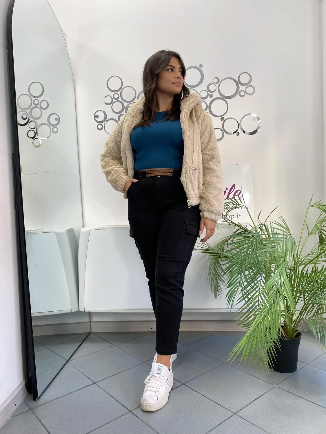 Jeans cargo nero con cintura