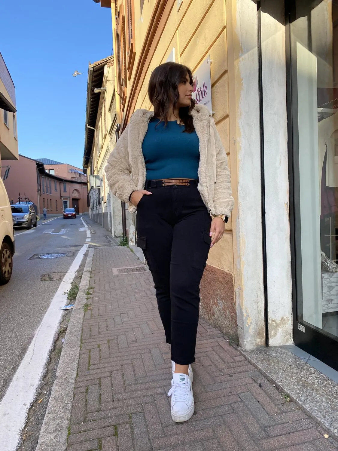 Jeans cargo nero con cintura
