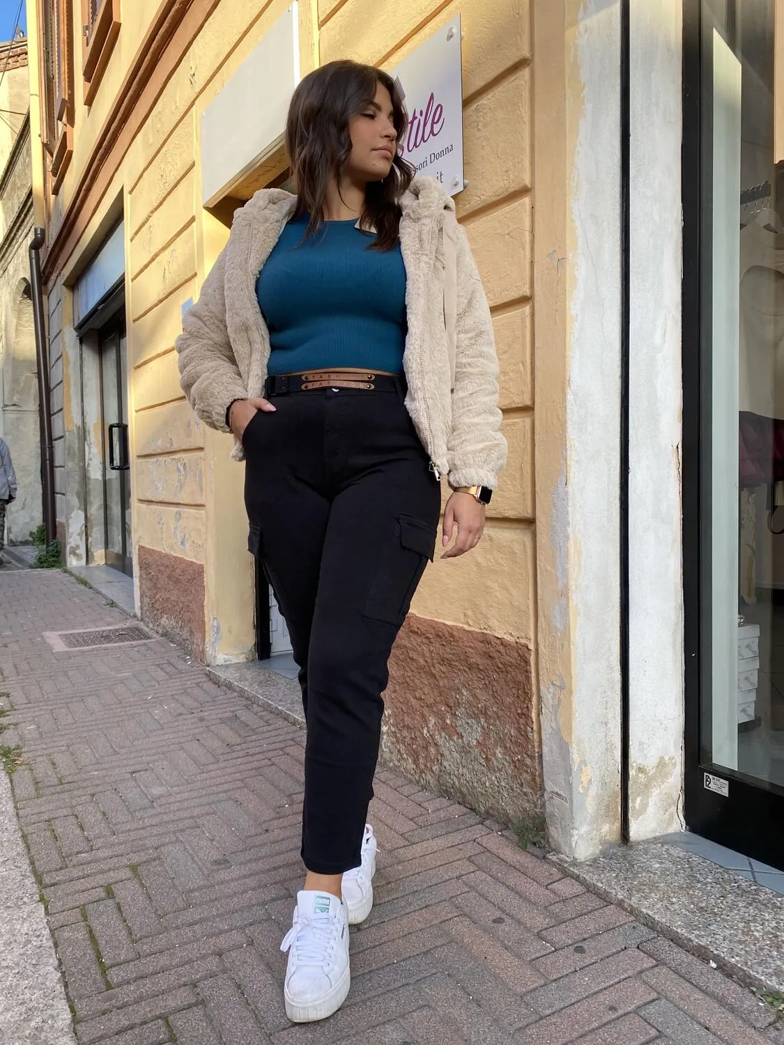 Jeans cargo nero con cintura