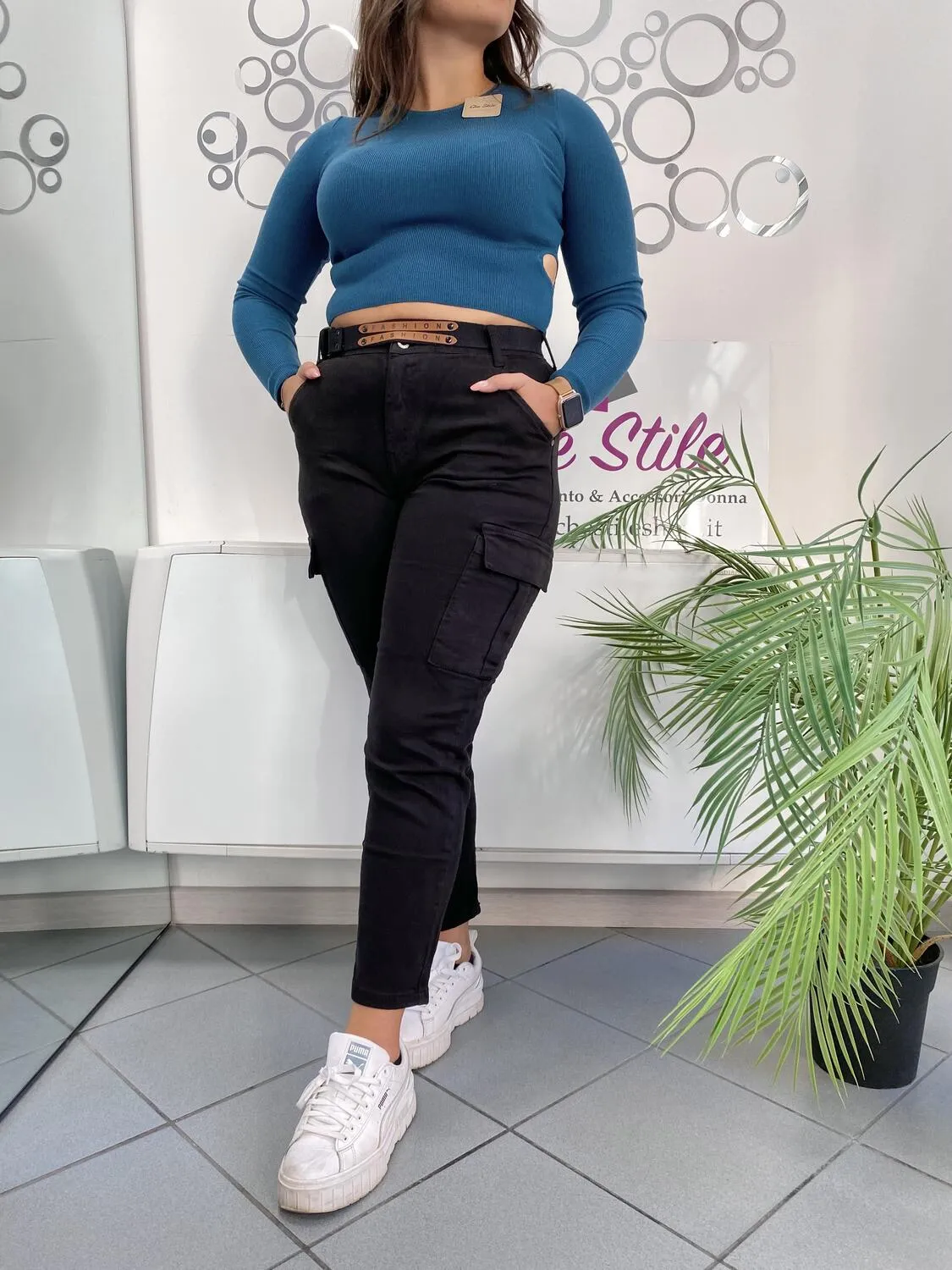 Jeans cargo nero con cintura