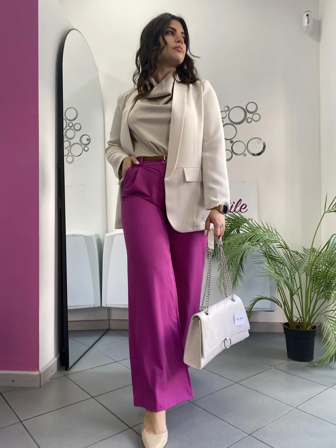 Pantalone palazzo magenta con cintura