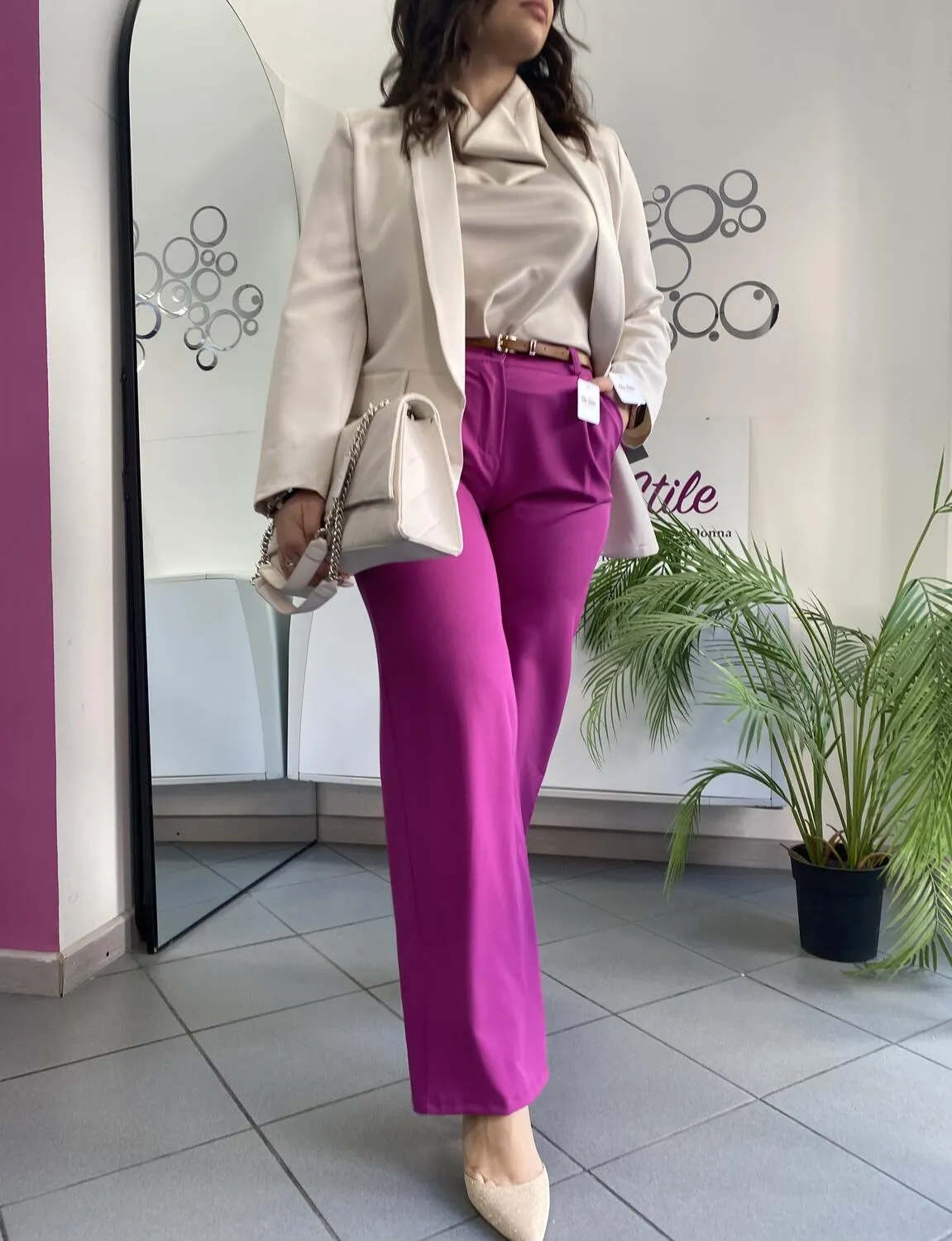 Pantalone palazzo magenta con cintura