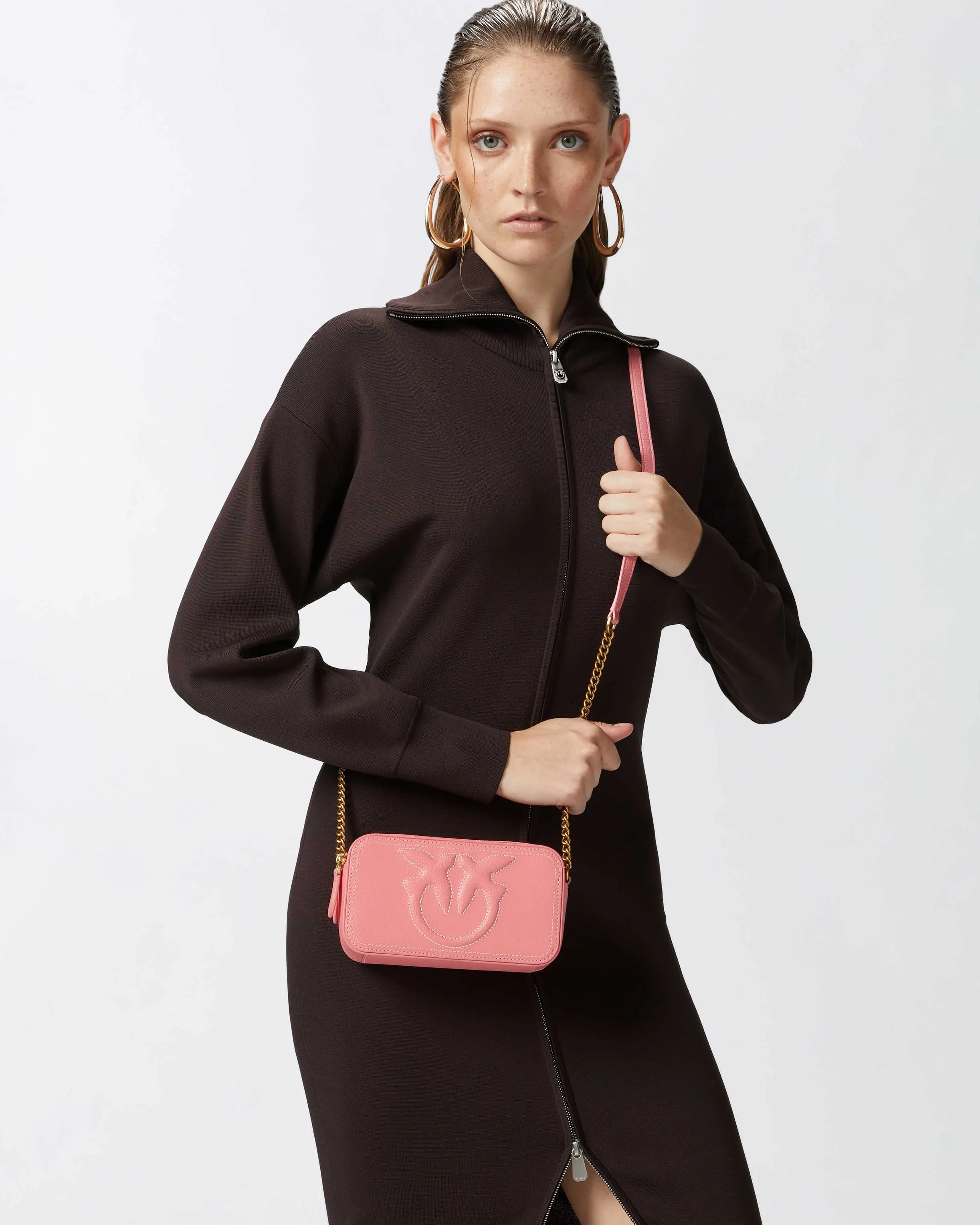  Piccola borsa a tracolla con logo Love Birds in rilievo    