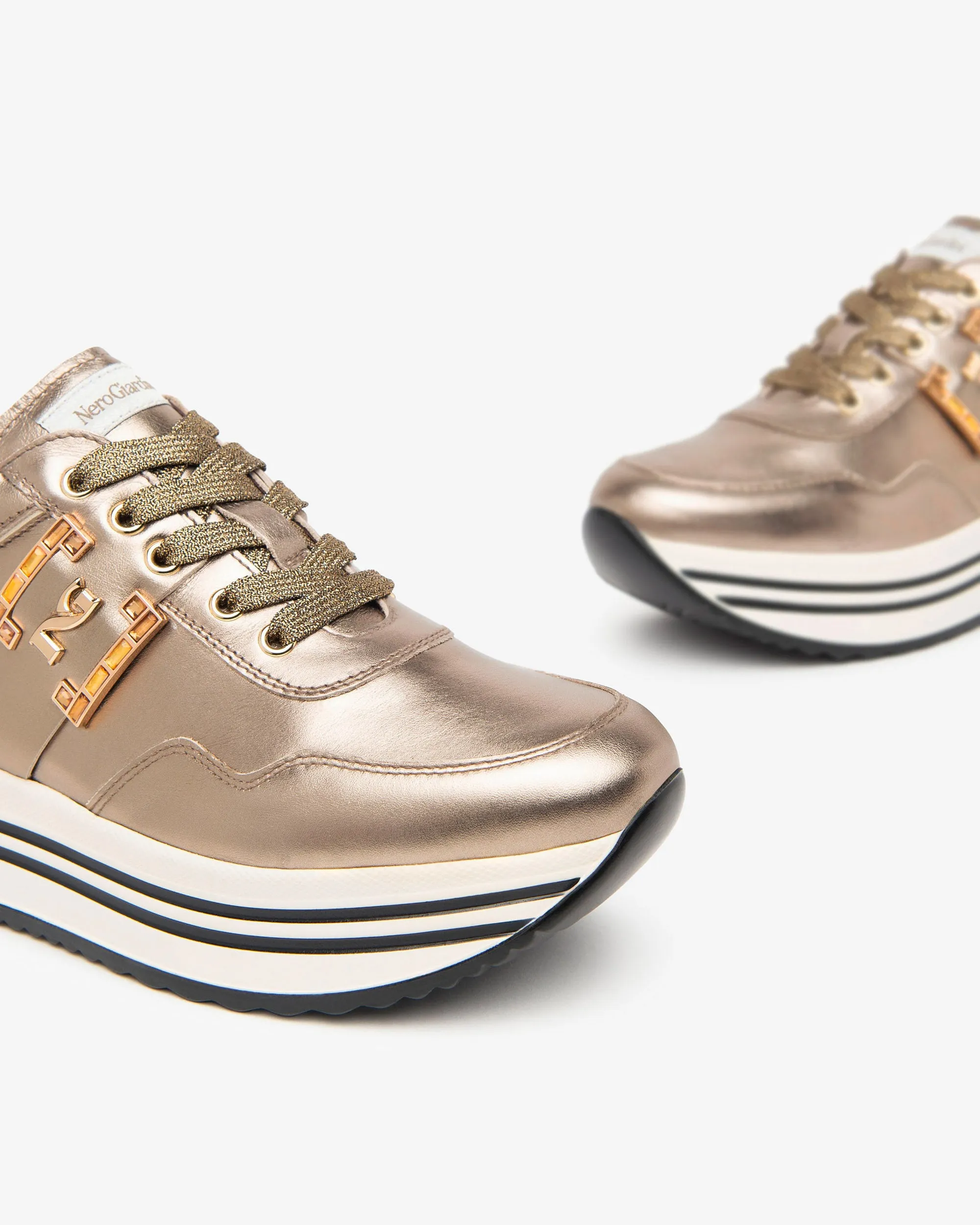 Scarpe da ginnastica dorate di Malus