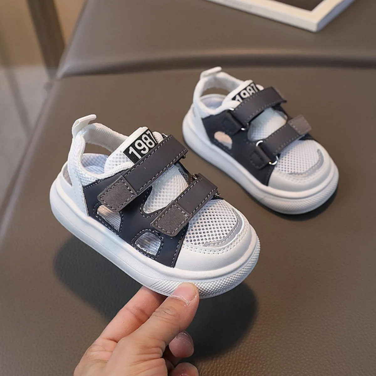Scarpe da ginnastica per bambini scavate Viola Grigio Bianco Scarpe sportive estive Nuovo arrivo Sandali con plateau freschi per
