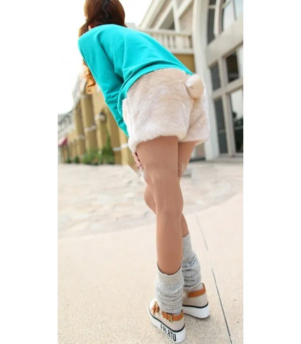 Shorts in ecopelliccia con coda