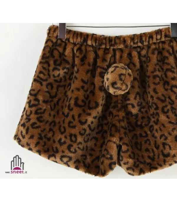 Shorts in ecopelliccia con coda