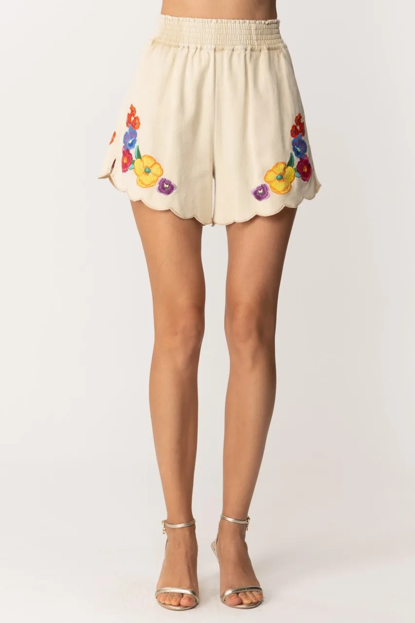 Shorts smerlati con ricamo fiori SABBIA FREDDA