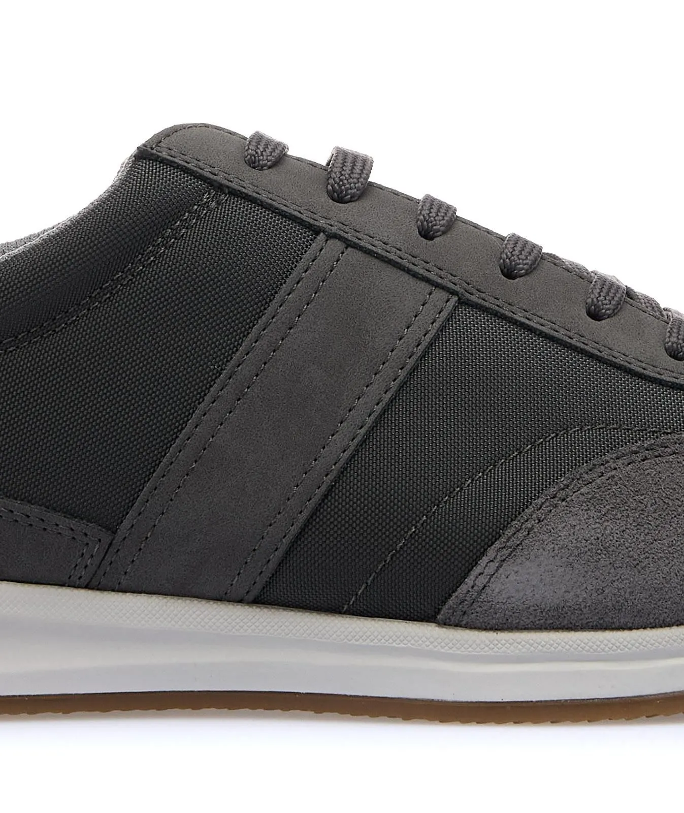 Stringate sportive grigie con lacci