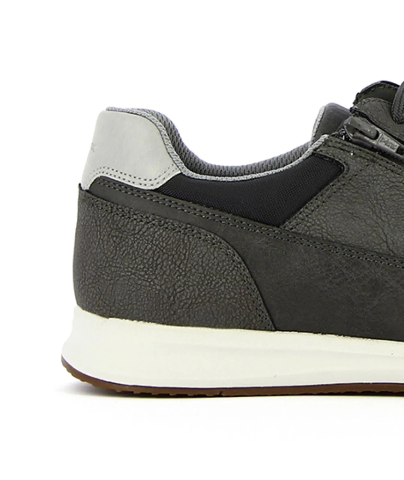 Stringate sportive grigie in pelle