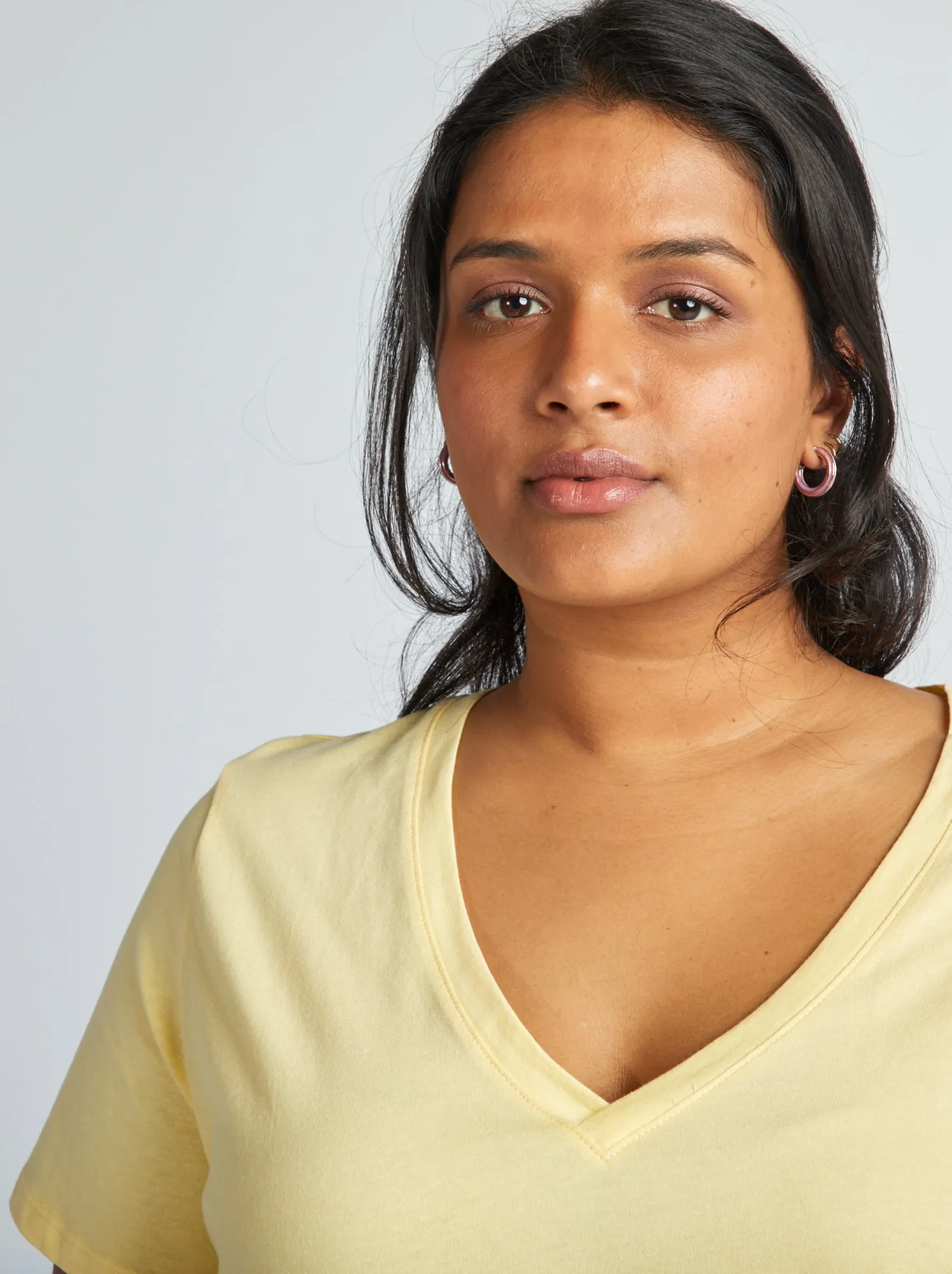 T-shirt in jersey con scollo a V - giallo pallido