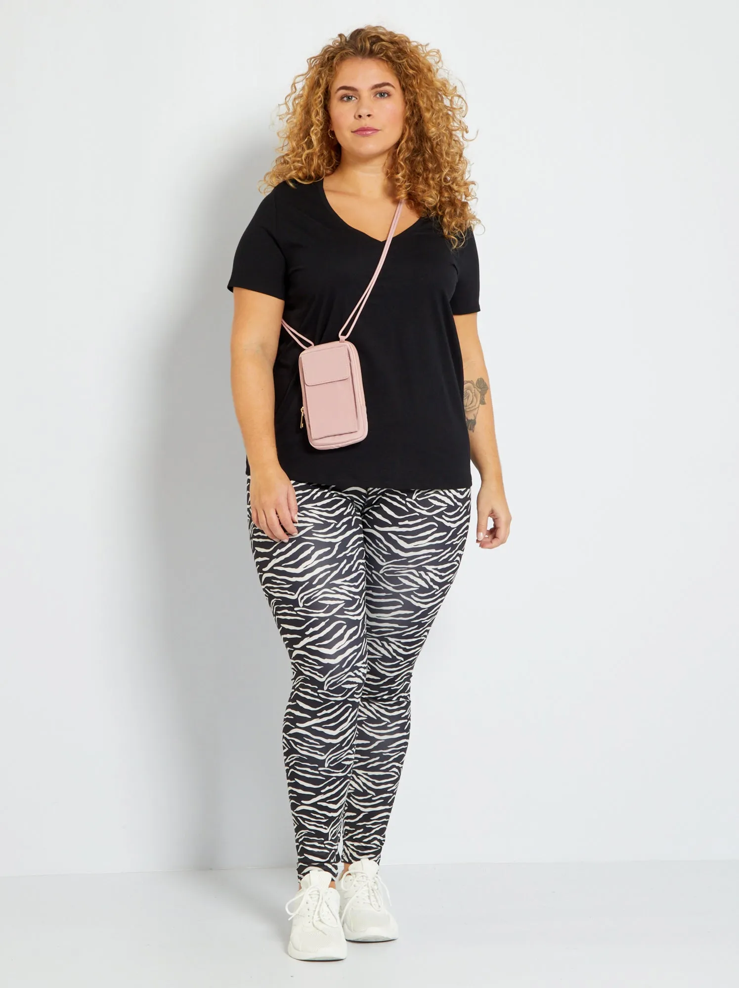 T-shirt in jersey con scollo a V - nero